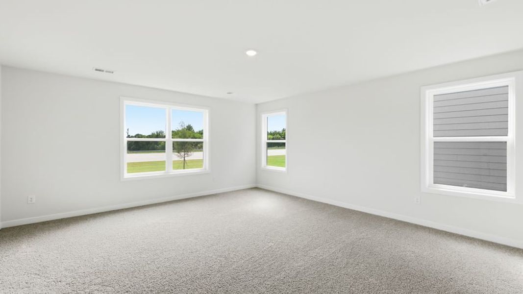 Spacious, unfurnished interior of a new home in Sycamore Cove, Woodruff (Image 33).