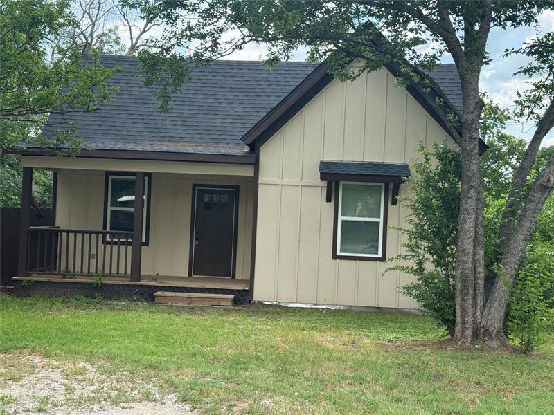 Exterior details and patio area of a home in , Weatherford (Image 1). Exterior details and patio area of a home in , Weatherford (Image 1).