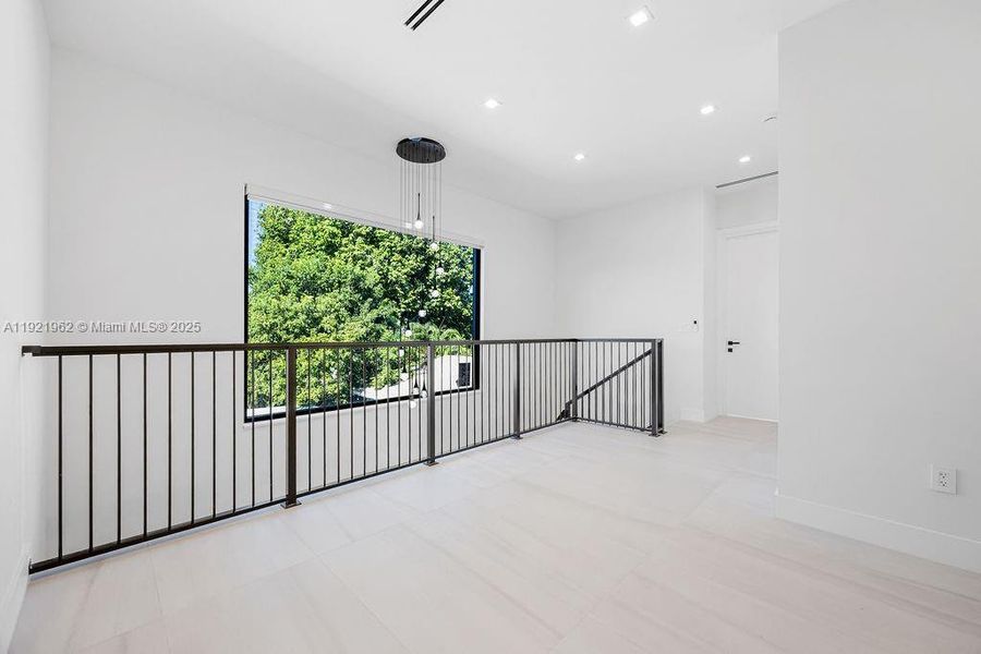 Spacious, unfurnished interior of a new home in , Fort Lauderdale (Image 96).