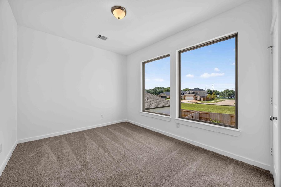Spacious, unfurnished interior of a new home in La Segarra 40', Brookshire (Image 29).