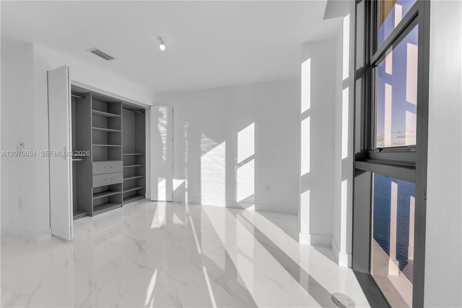 Spacious, unfurnished interior of a new home in , Miami (Image 18).