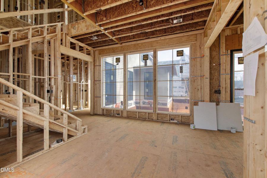 1500 Scales St Foyer