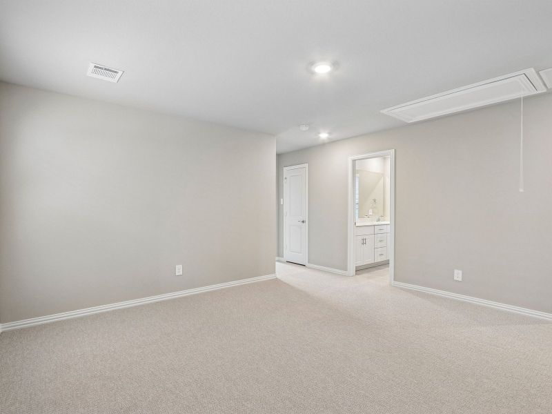 Spacious, unfurnished interior of a new home in Oak Ridge Park, Corinth (Image 18).