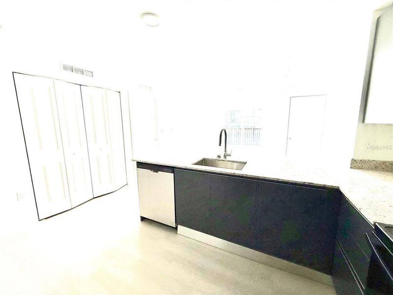 Furnished interior view inside a new home in , Orlando (Image 9).