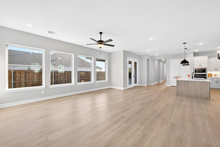 Spacious, unfurnished interior of a new home in Elements at Viridian - Signature Series, Arlington (Image 33).