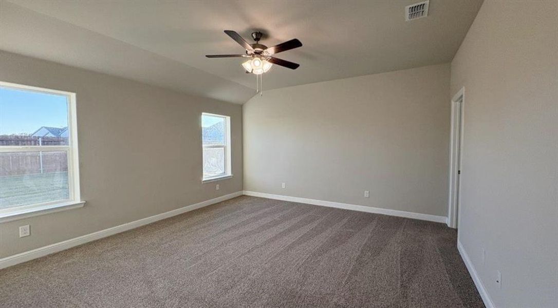 Spacious, unfurnished interior of a new home in Sandstone Estates, Granbury (Image 16).