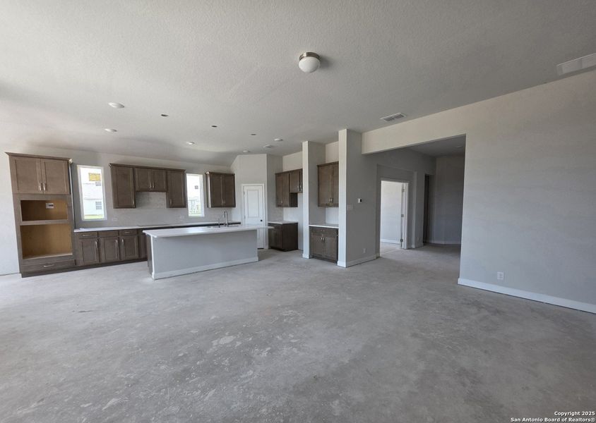 Spacious, unfurnished interior of a new home in The Heights at Saddlebrook Ranch 60's, Schertz (Image 16).