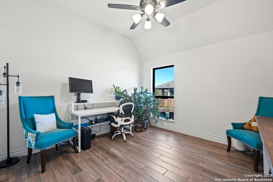 Furnished interior view inside a new home in La Cima 60', San Marcos (Image 23).