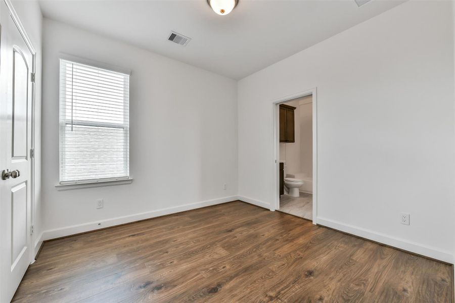 Spacious, unfurnished interior of a new home in Pearland Old Townsite, Pearland (Image 23). Spacious, unfurnished interior of a new home in Pearland Old Townsite, Pearland (Image 23).
