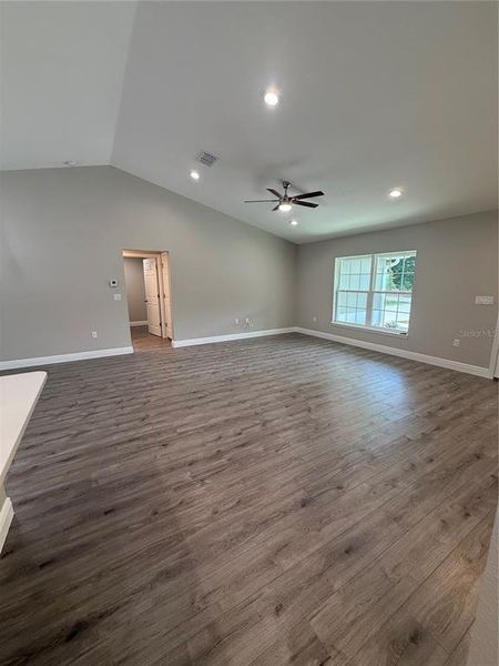 Spacious, unfurnished interior of a new home in , Ocala (Image 13).