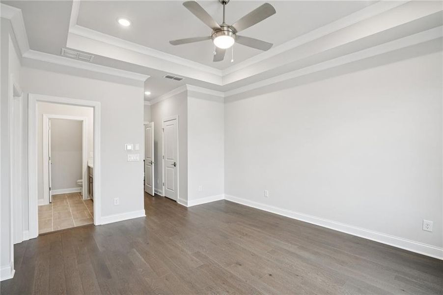 Spacious, unfurnished interior of a new home in Ward's Crossing Townhomes, Johns Creek (Image 28).