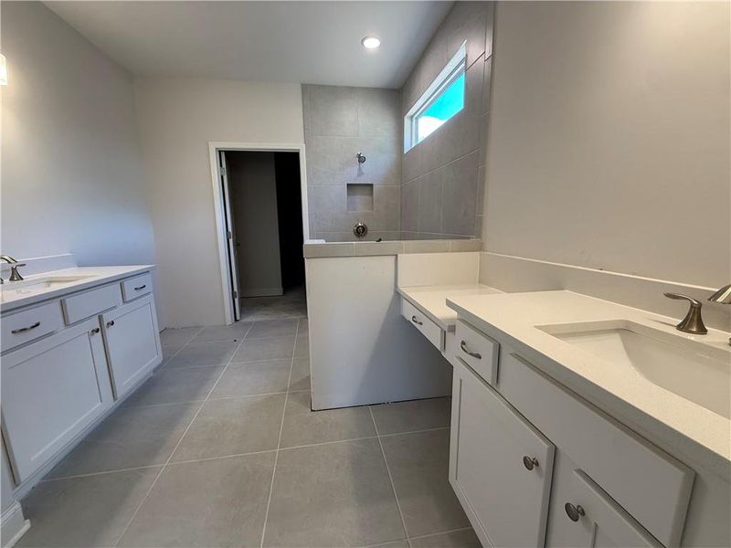 Furnished interior view inside a new home in Echols Farm, Hiram (Image 8).