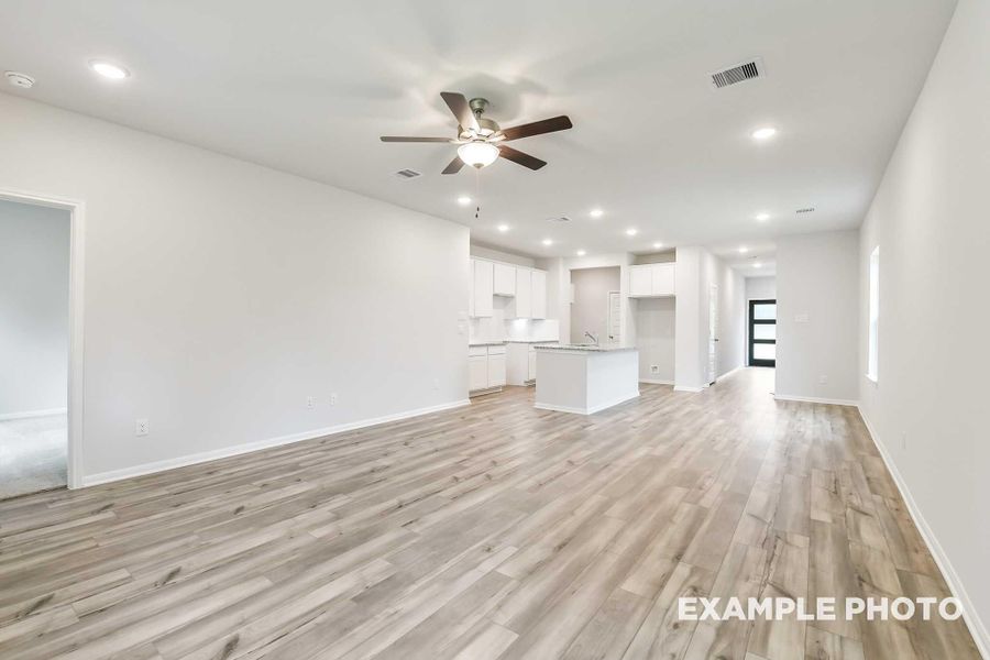 Spacious, unfurnished interior of a new home in Caney Creek Place, Conroe (Image 19).