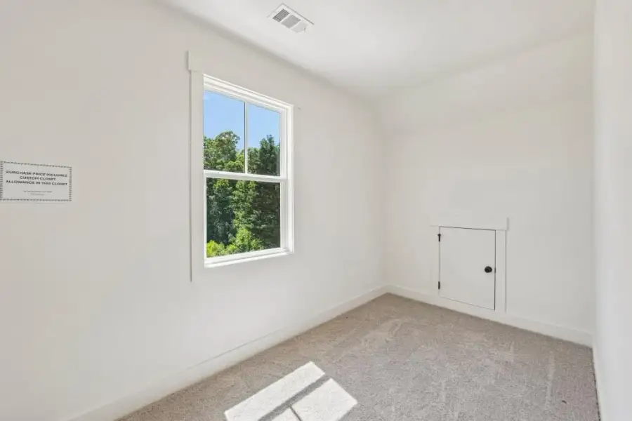 Spacious, unfurnished interior of a new home in White Post on Lake Lanier, Gainesville (Image 42).