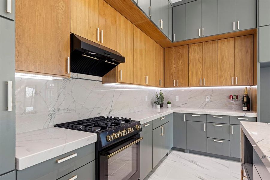 Furnished interior view inside a new home in , Rockwall (Image 13).