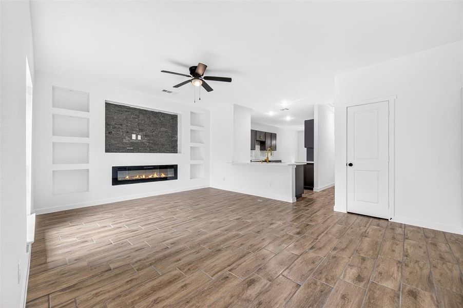 Spacious, unfurnished interior of a new home in , Mabank (Image 17).