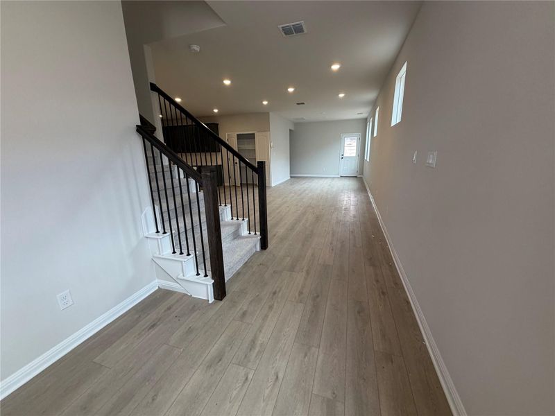 Spacious, unfurnished interior of a new home in Cannon Ranch 40s, Dripping Springs (Image 19).