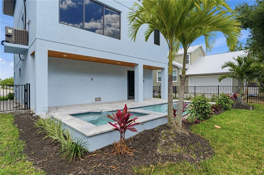 Exterior details and patio area of a home in , Punta Gorda (Image 4).