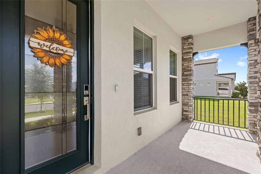 Exterior details and patio area of a home in , Winter Garden (Image 4).