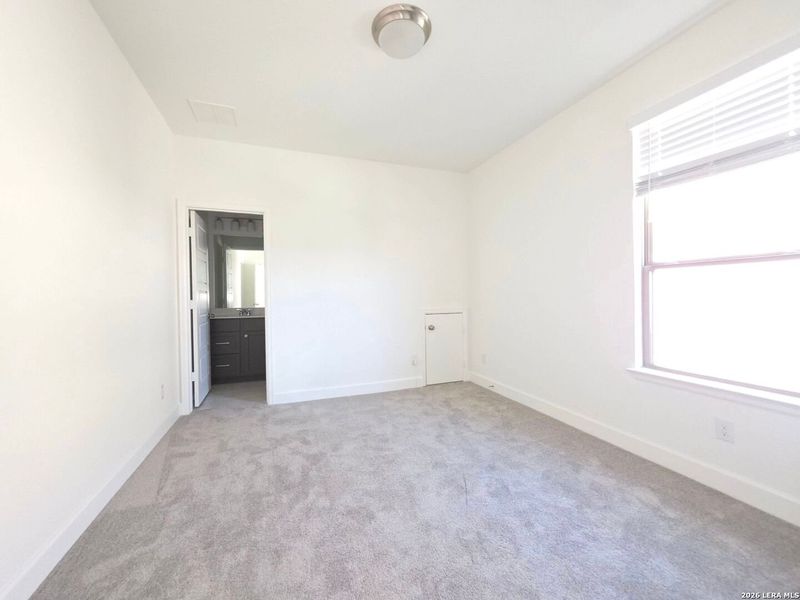 Spacious, unfurnished interior of a new home in Stevens Ranch, San Antonio (Image 22).