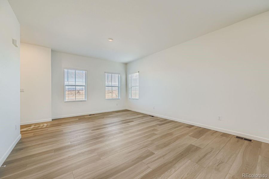 Spacious, unfurnished interior of a new home in Eastcreek Farm, Thornton (Image 9).