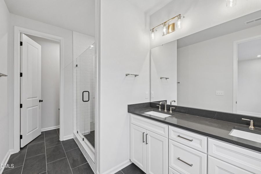 Twinleaf Townes 24_Primary Bathroom_2.27