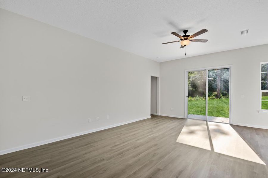 Spacious, unfurnished interior of a new home in , Jacksonville (Image 35).