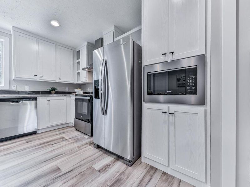 Furnished interior view inside a new home in , Jasper (Image 11).