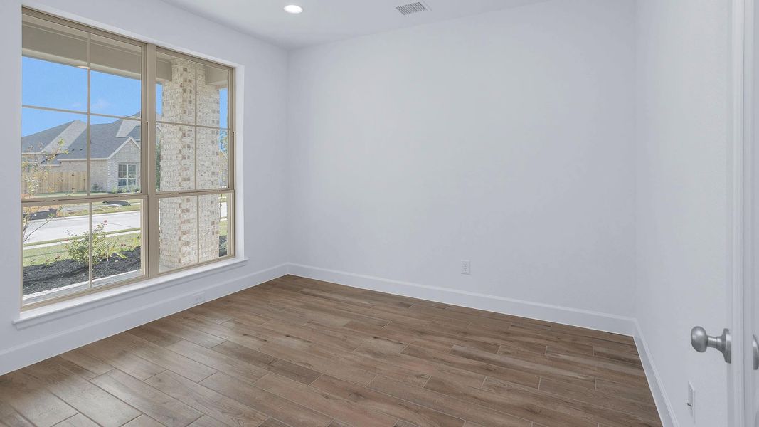 Spacious, unfurnished interior of a new home in Escondido 80', Magnolia (Image 12).