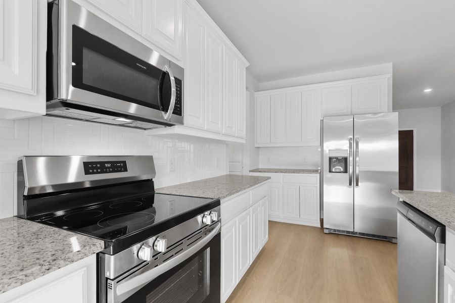 Representative furnished interior of a home built from the Garrison I by Cheldan Homes in Stoneview, Glen Rose (Image 10).