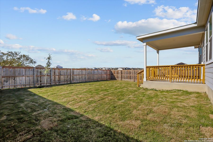 Exterior details and patio area of a home in Cinco Lakes, San Antonio (Image 3).