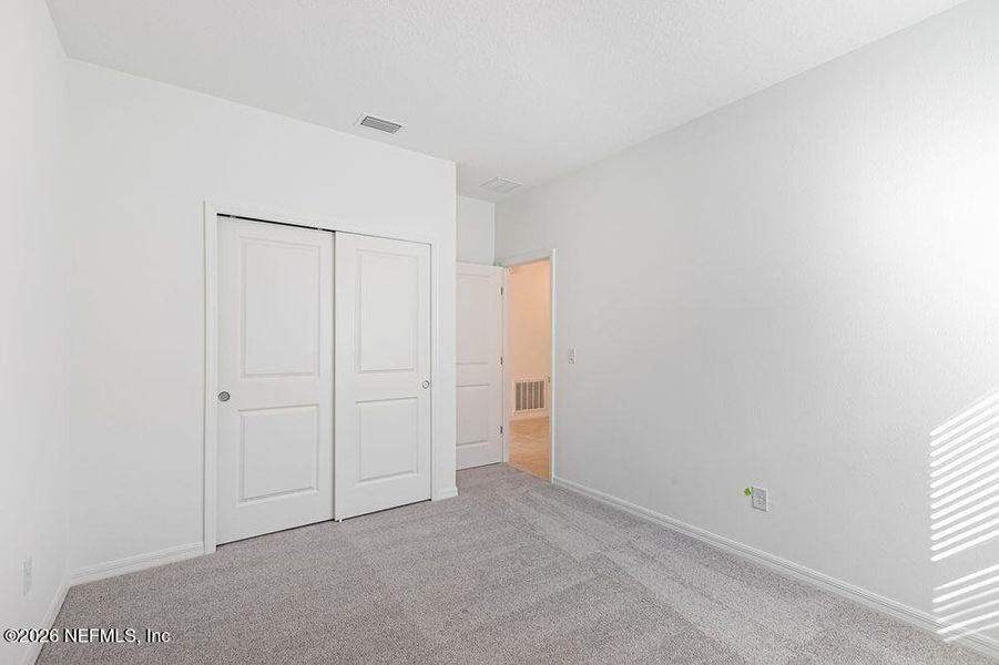 Spacious, unfurnished interior of a new home in Coopers Meadow, Jacksonville (Image 9).