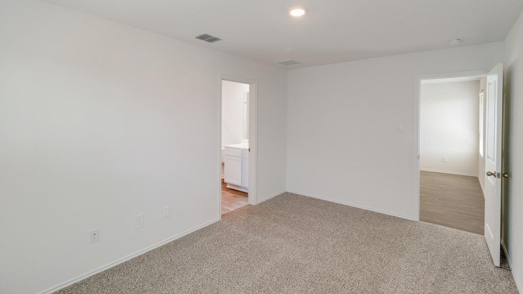 Spacious, unfurnished interior of a new home in Wayside, Uhland (Image 11).