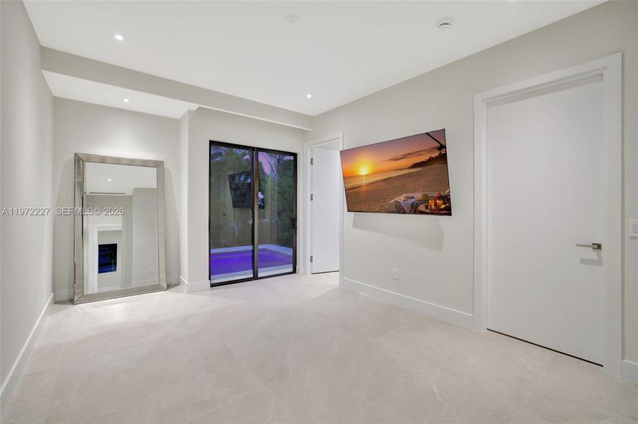 4th Bedroom Suite w Cabana Bath