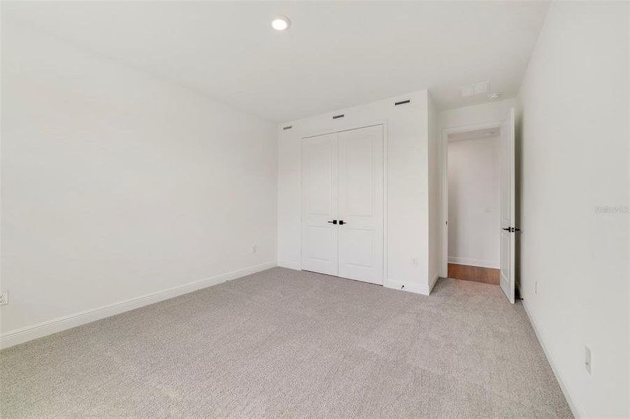 Spacious, unfurnished interior of a new home in Acuera Estates, Apopka (Image 18).