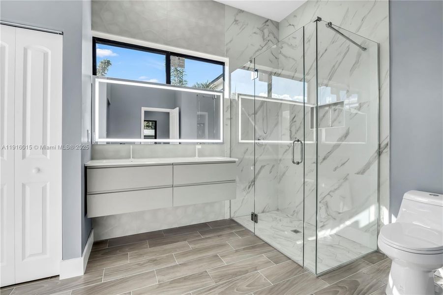 Furnished interior view inside a new home in , Plantation (Image 12).