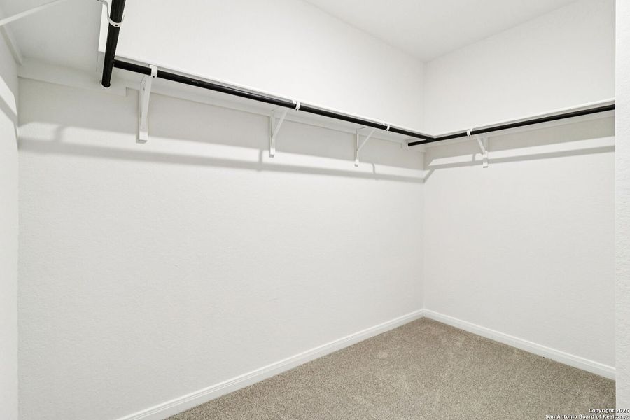 Spacious, unfurnished interior of a new home in Lark Canyon, New Braunfels (Image 15).