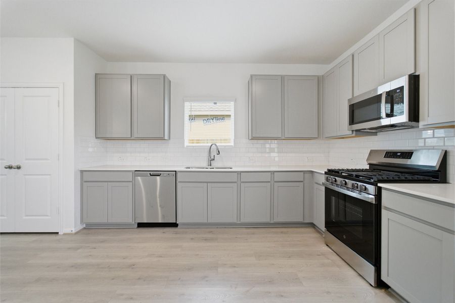 Furnished interior view inside a new home in Ashland, Texas City (Image 9).