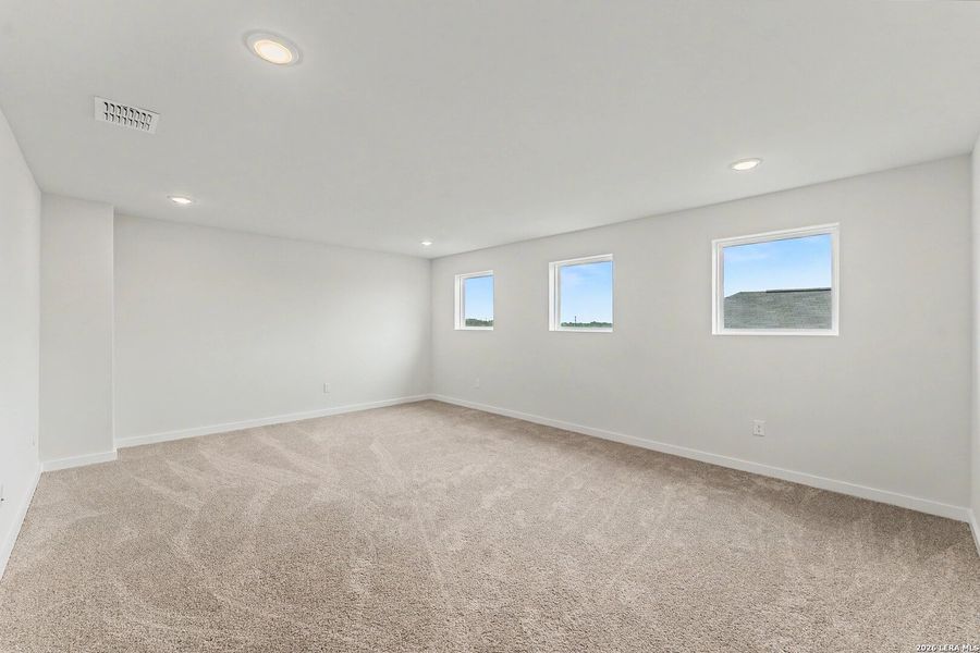 Spacious, unfurnished interior of a new home in Hickory Ridge, Elmendorf (Image 25). Spacious, unfurnished interior of a new home in Hickory Ridge, Elmendorf (Image 25).