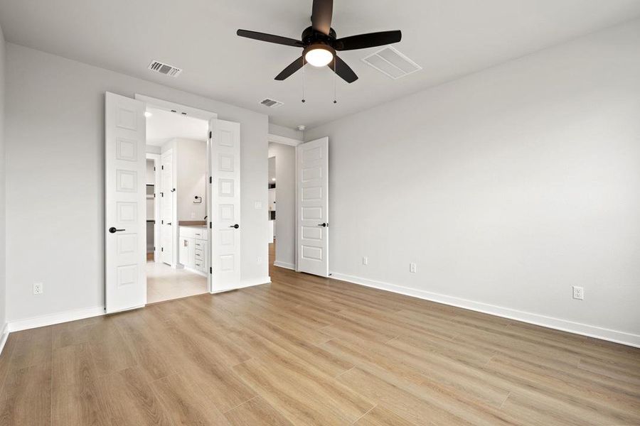 Spacious, unfurnished interior of a new home in Heritage, Dripping Springs (Image 26).