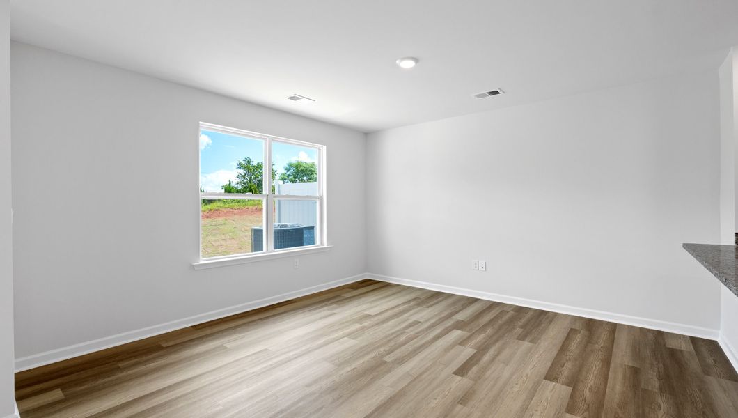Spacious, unfurnished interior of a new home in Tanglewood Townes, Greenville (Image 12).