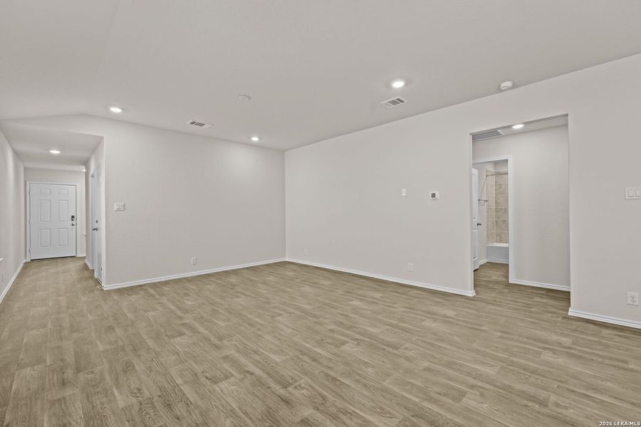 Spacious, unfurnished interior of a new home in Applewood, San Antonio (Image 14).