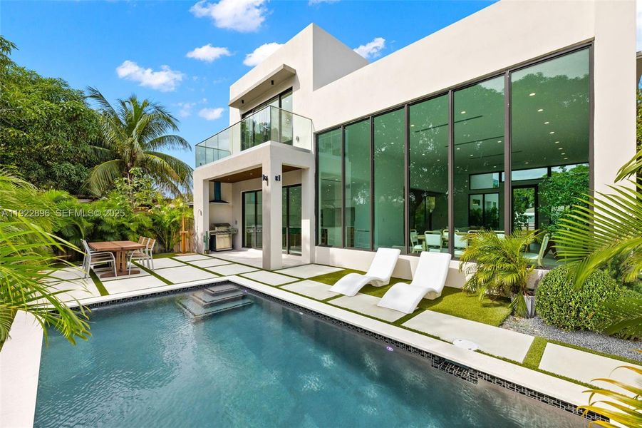 Exterior details and patio area of a home in , Miami (Image 31).