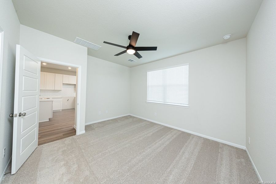 Spacious, unfurnished interior of a new home in Timber Creek, San Antonio (Image 14).