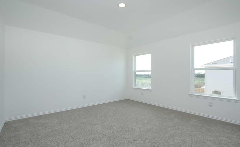 Spacious, unfurnished interior of a new home in Lexington Village, Missouri City (Image 10).