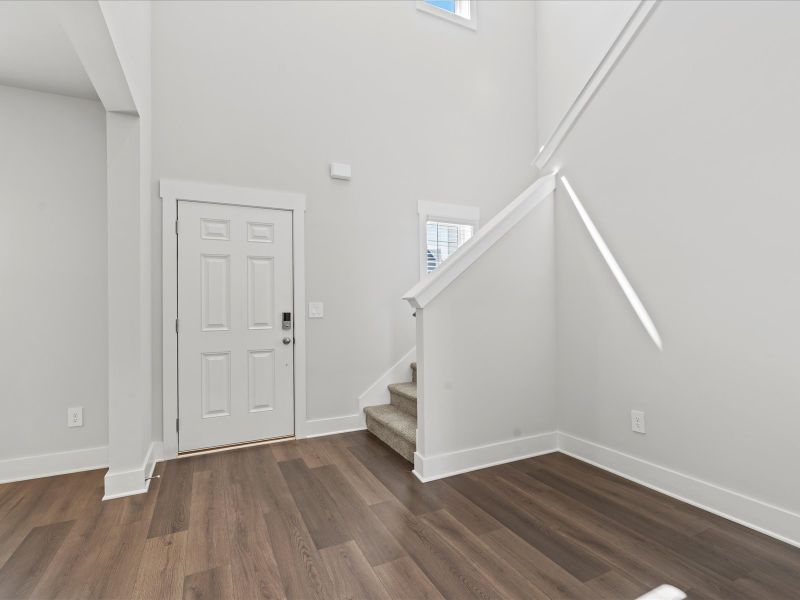 Spacious, unfurnished interior of a new home in Ashby Woods, Boiling Springs (Image 8).