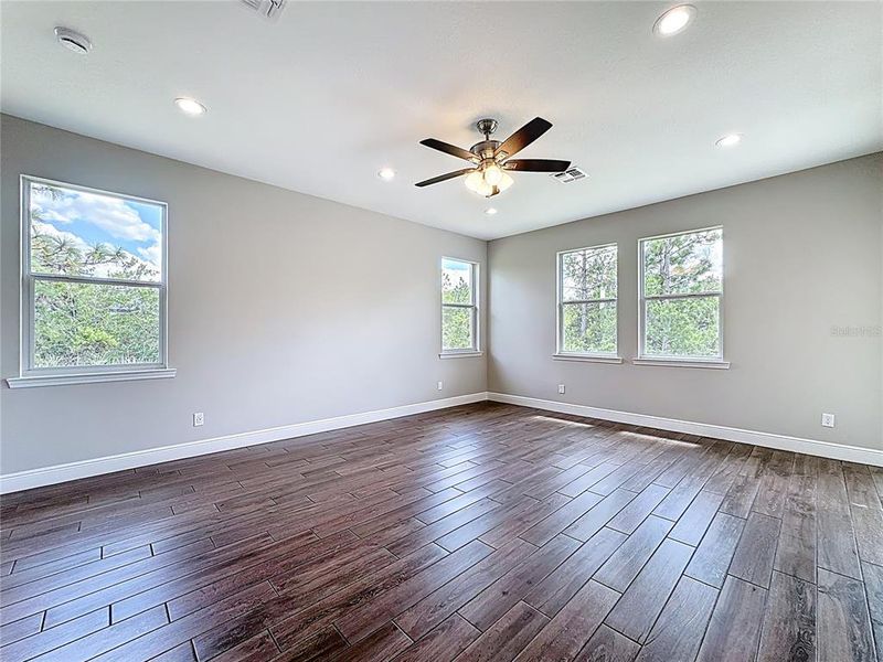 Spacious, unfurnished interior of a new home in , Orlando (Image 20).