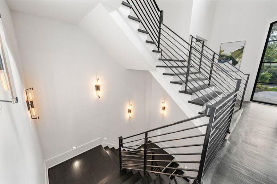 Spacious, unfurnished interior of a new home in , Sandy Springs (Image 25).