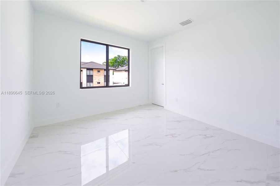 Spacious, unfurnished interior of a new home in , Miami (Image 35).