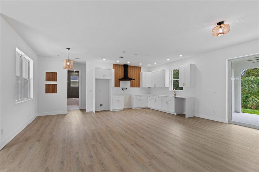 Spacious, unfurnished interior of a new home in , Lake Placid (Image 20).